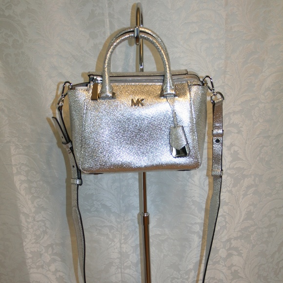 michael kors mini messenger